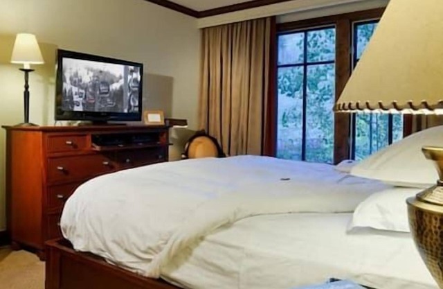 The Ritz Carlton Aspen-2 Bedroom Suite Ski-in!