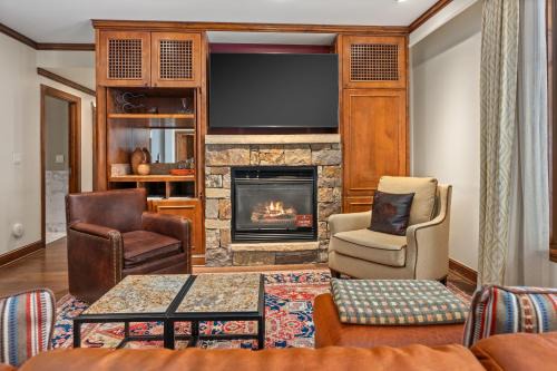 The Ritz-Carlton Club, 3 BR Residence 8204, Ski-in/Ski-out Resort in Aspen w/Courtyard View