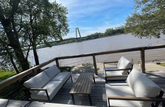 The River Hideaway : Relax, Stay & Play