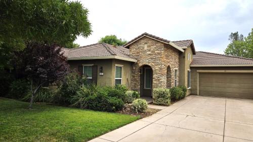 The Rivercrest Branch House - Close to Costco, Boat Ramp, Fishing, and Shopping
