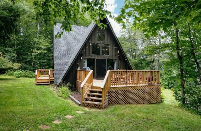 The Riverside Cabin - Rustic & Private Retreat