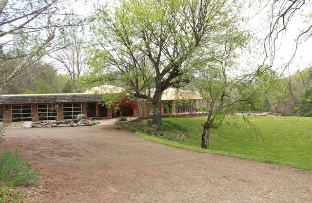 The Round House - Smoky Mountain Vacation on your own private Retreat!