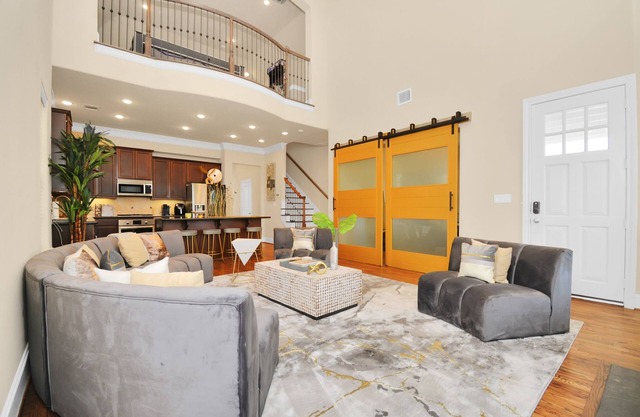 ✵The Royal Retreat✵|BIG Luxe home w/Pool Table/Arcade