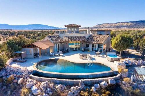 The Sanctuary at Sacred Mesa-Infinity Pool-Sedona