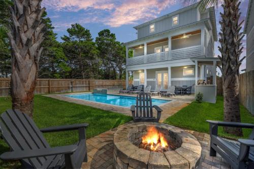 The Sand Emperor With Jetted Pool And Game Room