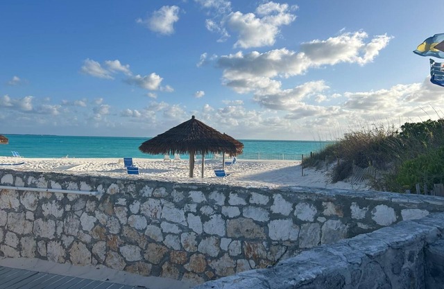 The Sandy Shanti. Golf cart included, whole house generator in Treasure Cay