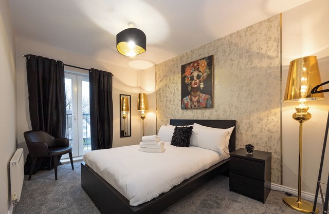 The SandyCroft Free Parking & Close To Airport