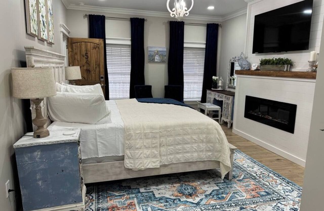 The Sapphire and Blush Retreat- 2 Bedroom Suite #5