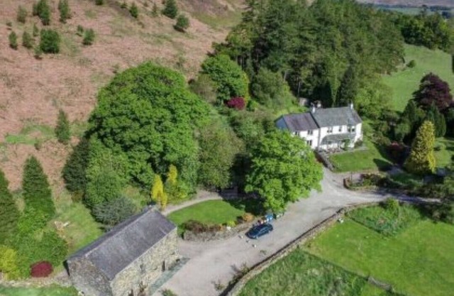 The Sett Cottage, stunning mountain views in heart of Lake District