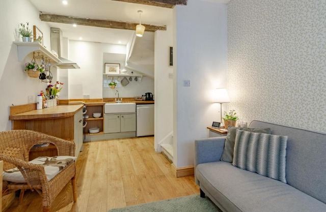 The Shoe Box cottage with allocated parking