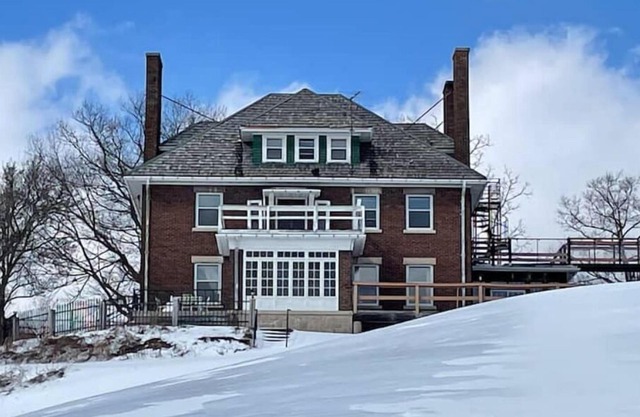 The Sky Mansion Lake View EV Charger