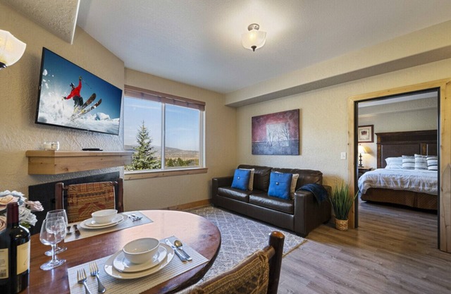 The Slalom Mt. Retreat with Steamy Tub & Pool