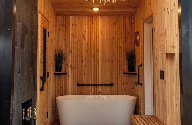 The Slope Cabin + Nordic Spa w/Sauna HotTub & ColdPlunge