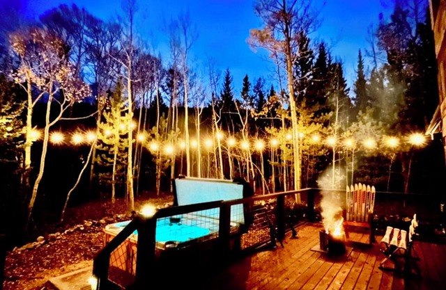 The Snow Shack 2BR w Hot Tub, Stream, Fireplace, Steam Shower on 5 Ac Near Breck