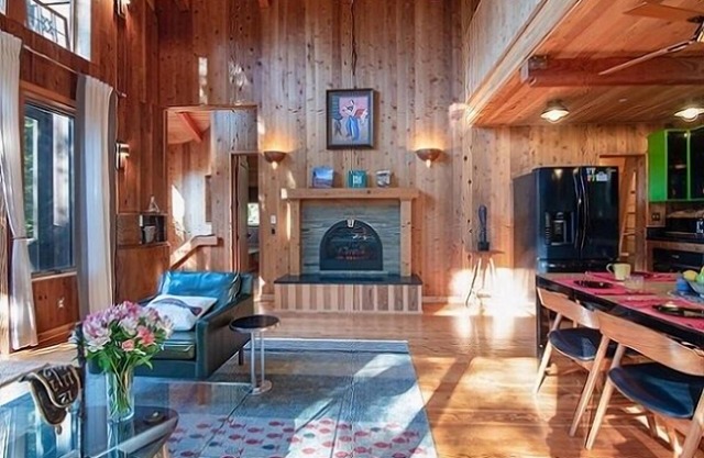 The Sonoma Treehouse (3-Bedroom Home) - Pets Allowed by RedAwning