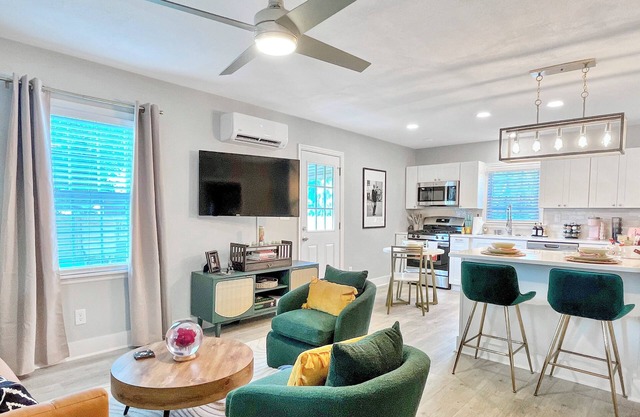 The St. Murray: cute themed 2 bedroom 9 mins from downtown Charleston
