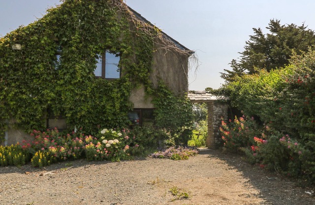 THE STABLE, pet friendly, with a garden in Bude
