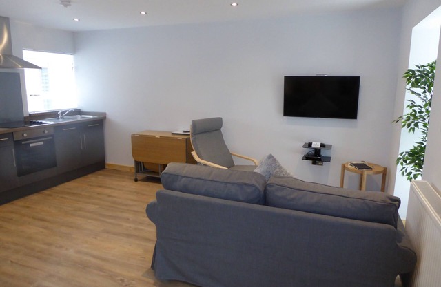 The Stables Lower Cottage 5 (Auchendennan) - sleeps 2 guests in 1 bedroom