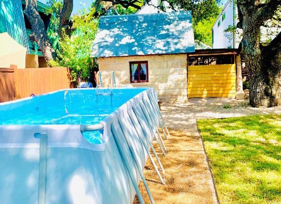 The Stanley Historic Home plus Cabin with Pool, BBQ