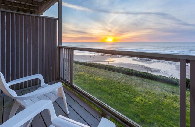 The Starfish-Oceanfront balcony, kitchen,fireplace