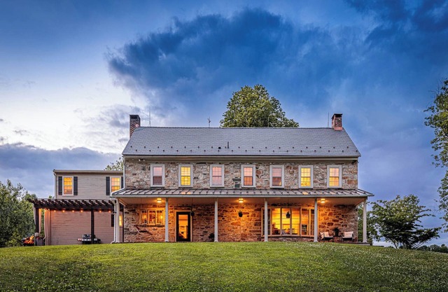 The Stone House Between the Streams