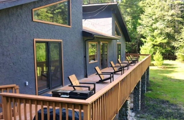 The Stone Mason - Large Modern Home - 2 Hrs from NYC