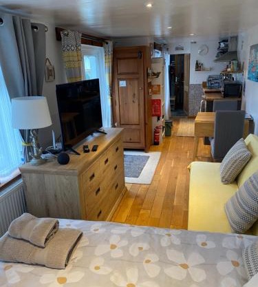 THE STUDIO PORTHYRAUR