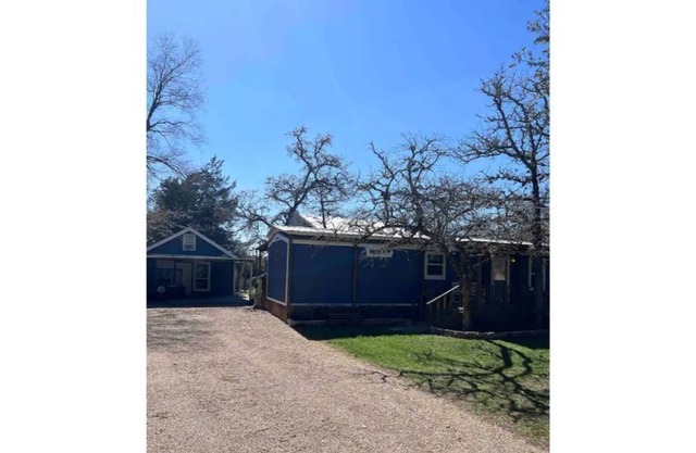 The Sunset Cottage by Lake Somerville