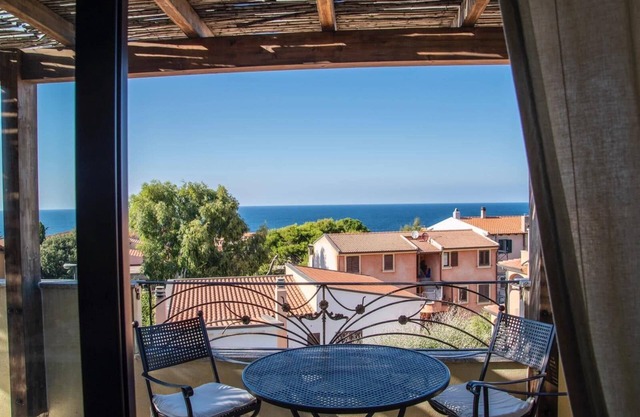 THE TERRACE THAT SEES ALL THE SEA