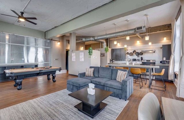 The Timeless Flat| Pool Table| Covered Parking |DT