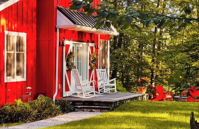 The Tiny Red Barn on the Reservoir - A Private Oasis Near Williamsburg Virginia