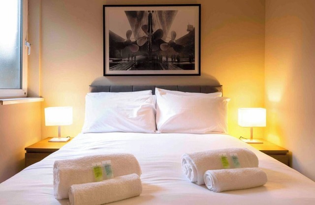The Titanic-1bd Trendy Ap (Gold Short Term Stays)