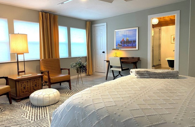 The Tomball House: 2bed 2bath steps away from coffee, dining, and shopping