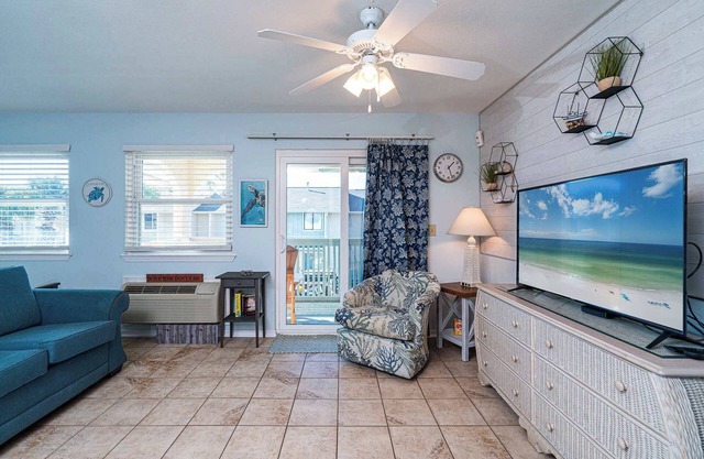 The Turtle Nest – Resort Condo w/Pool!