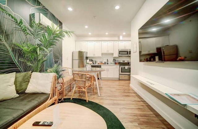 The Urban Garden (3 bedrooms 2baths) Lic #890436