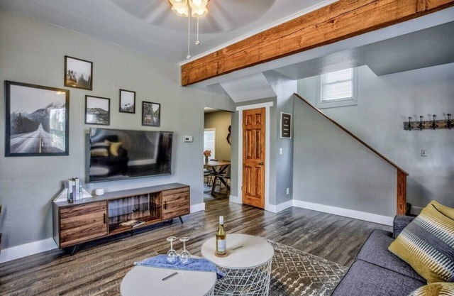 The Vibrant Victorian! BBQ grill & Fire Pit!
