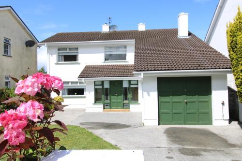 THE VILLAGE HOUSE on Wild Atlantic Way CLARINBRIDGE VILLAGE
