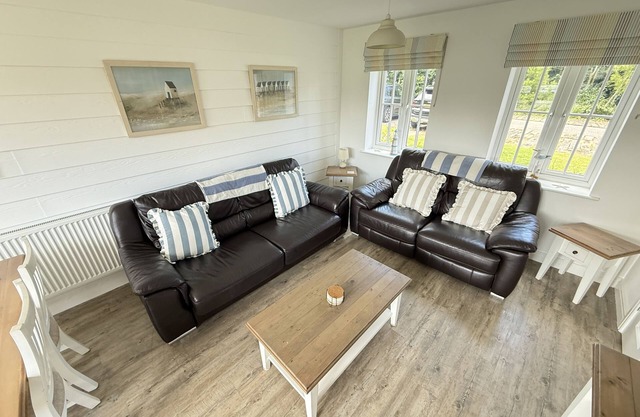 The Wagging Wave - a cottage that sleeps 5 guests in 2 bedrooms