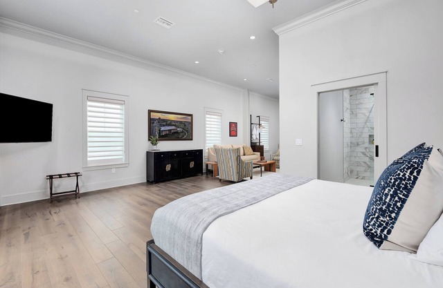 The Wallace Suite | 5 Minutes from I65 | In the heart of Cullman