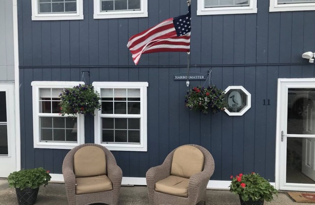 The Wayward Sailor's Boathouse - Minutes to Cedar Point