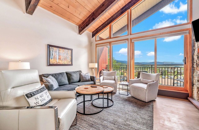 The West 3324 - Updated 2-Bedroom + Loft, Easy Walk to Gondolas, Pool, Deck