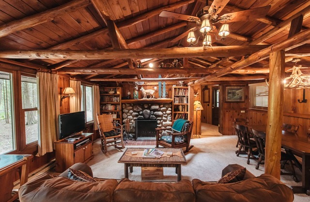 The WhirlPool River Lodge