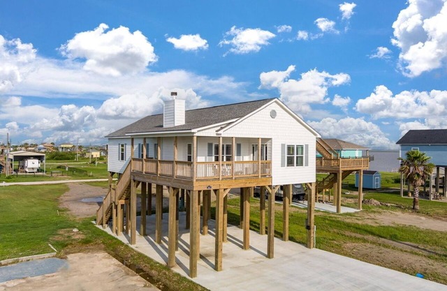 The White Heron - Bayside home with Ocean views!