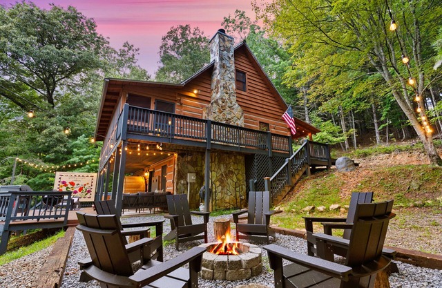 The Wildflower: Mountain Views, Sauna, Hot Tub, Game Room, Fire Pit, Sleeps 12