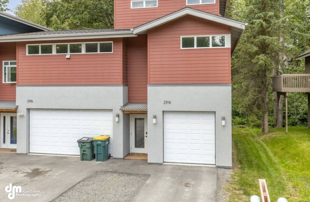 The Wildlife Gallery - Modern Creekfront Rental