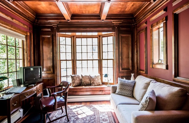 The Williamsburg Cottage at Valley Glen.your romantic mountain getaway