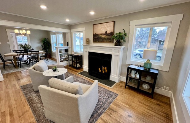 The Winston, Gorgeous! 4 Bdrm w/Hot Tub & Firepit, Local Golfing 50% Off!