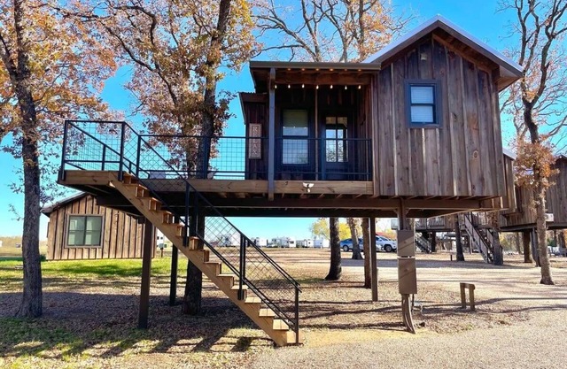 The Wren Treehouse (15 MIN to Magnolia & Baylor)