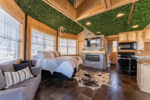 The Yurt at Paradise Pointe with a hot tub fire pit & Grill