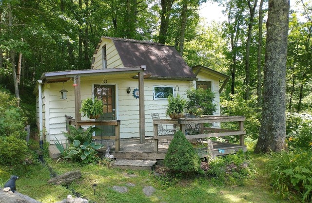 The Zen Den on Loma Linda Farm nLocation and Comfort, Highlands